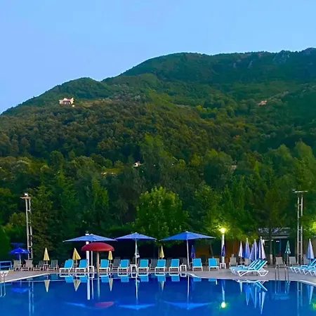 Serenata Korcare Resort 호텔