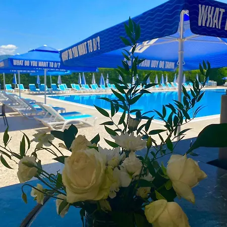 호텔 Serenata Korcare Resort 4*