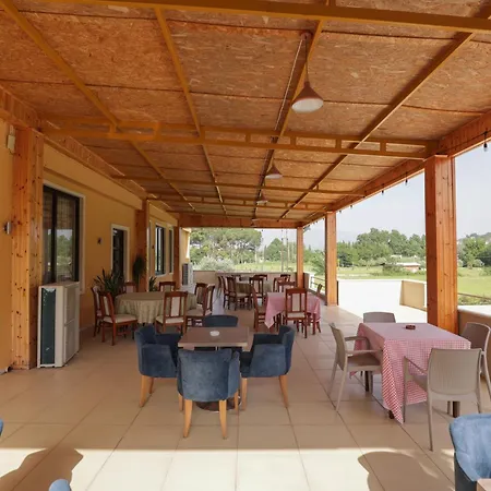 Serenata Korcare Resort 호텔 4*