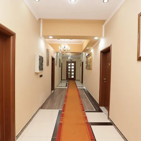호텔 Serenata Korcare Resort Mirash