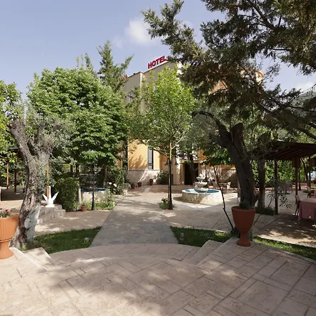 Serenata Korcare Resort 호텔 4*