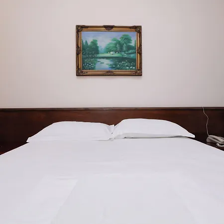 호텔 Serenata Korcare Resort Mirash