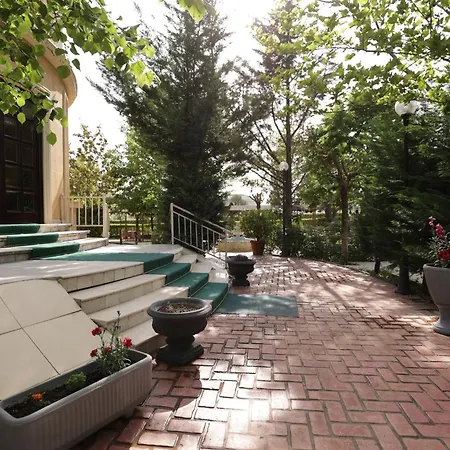 Serenata Korcare Resort Hotel Mirash