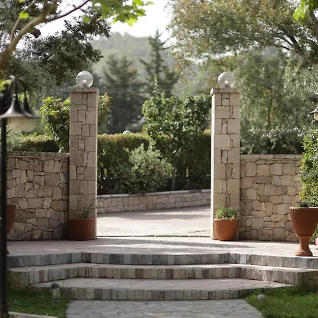 Hotel Serenata Korcare Resort 4*