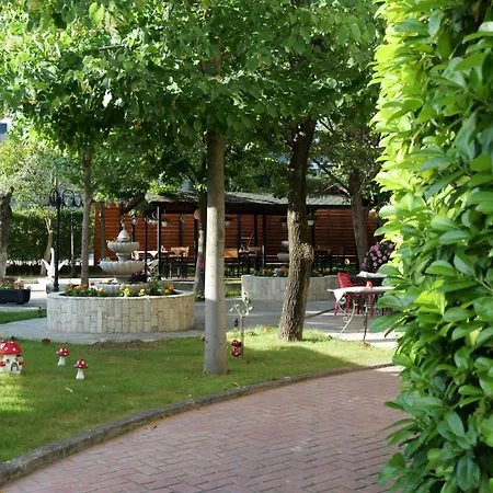 Serenata Korcare 酒店