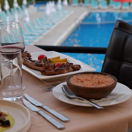 Hotel Serenata Korcare